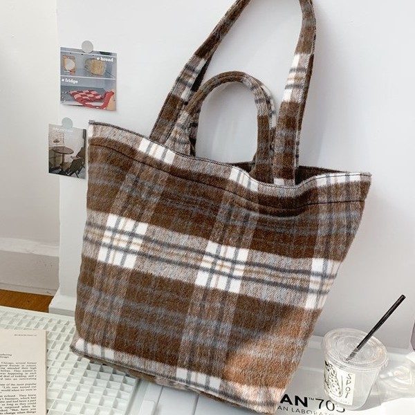 New simple and large-capacity hand-held tote bag, versatile commuting shoulder bag, checkered woolen fabric versatile bag for autumn and winter full figure