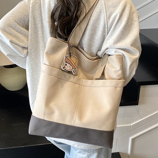 Nylon fabric large bag 2025 Spring New style women's universal large capacity lightweight handbag, street trend single-shoulder bag Application Scenario