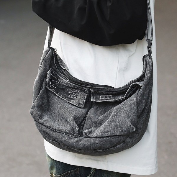 A versatile denim single-shoulder bag for both men and women, a lazy Japanese-style large-capacity design, fashionable new autumn and winter crossbody bag details Picture