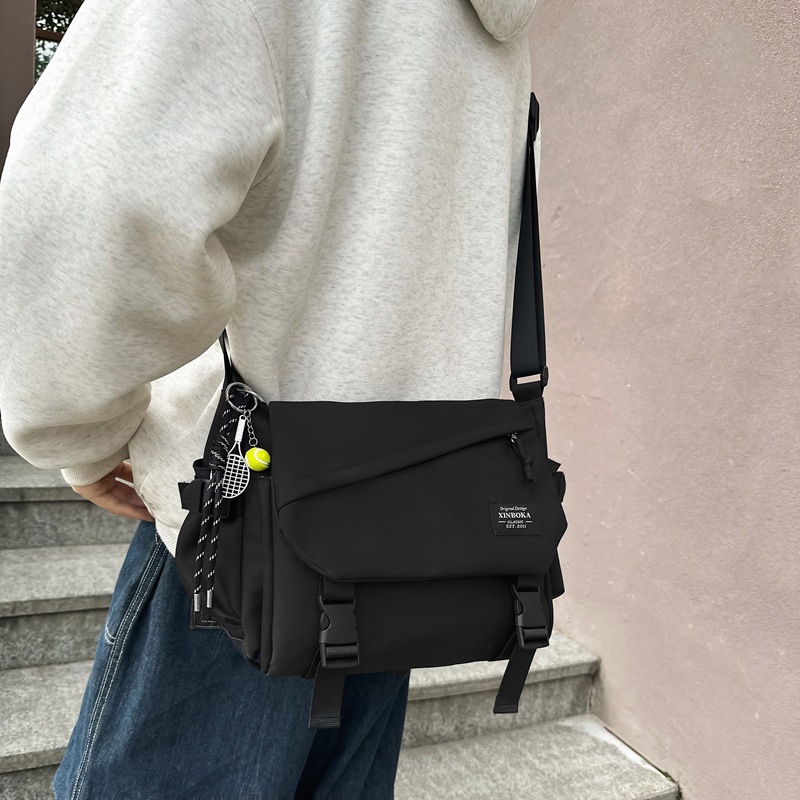 Crossbody bag, women's large-capacity, lightweight and versatile single-shoulder bag, casual commuting messenger bag, men's backpack, college student class bag full figure