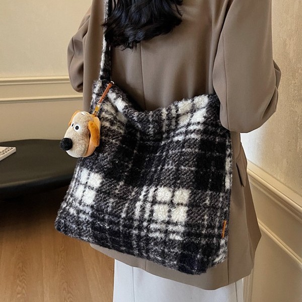 New autumn and winter Korean ins laid-back style tote bag for women 2024, trendy woolen retro trend large-capacity single-shoulder bag full figure