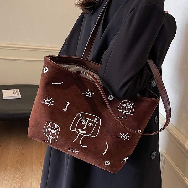Casual suede fleece small bag for women, 2024 new autumn and winter retro and versatile single-shoulder underarm bag, hand-held bucket bag Application Scenario
