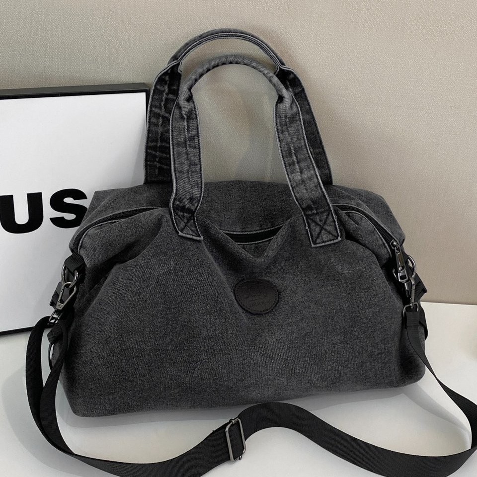 New cross-border large-capacity travel bag, business trip boarding bag, crossbody bag, fashionable denim, versatile and lightweight single-shoulder bag Application Scenario