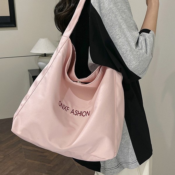 The 2025 new shiny nylon tote bag is a niche, large-capacity, simple and casual daily backpack with a fresh and clean look Specification drawing