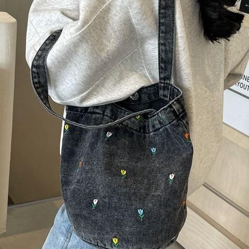 Spring new large-capacity shopping bags, niche artistic tote bags, embroidered casual and versatile hand-held denim bucket bags Specification drawing