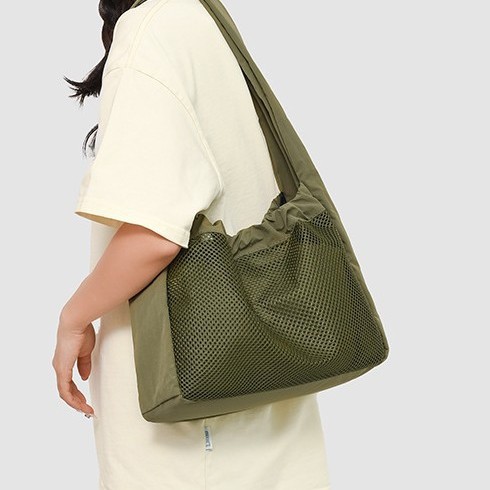 The 2025 new soft and lightweight hollowed-out mesh nylon women's bag is a casual, simple and fresh pull-out single-shoulder tote bag Application Scenario