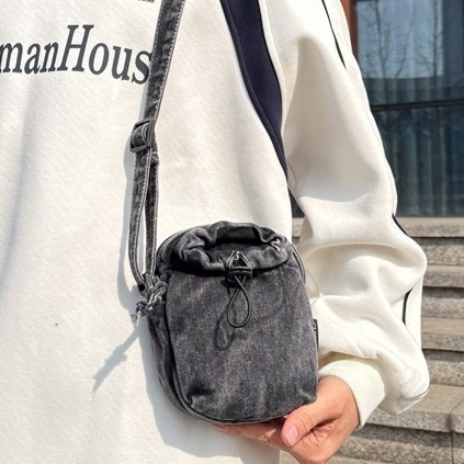 Retro, stylish, trendy, small, artistic, sweet and girlish, casual and versatile, crossbody phone bag for girls details Picture