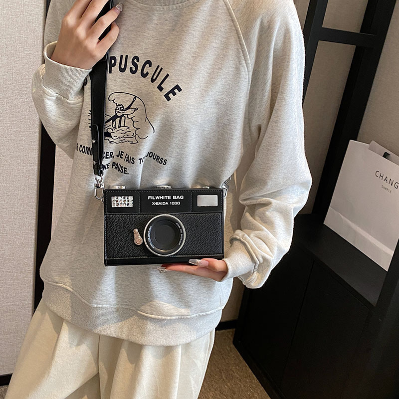 Personalized and creative mini camera bag, retro crossbody versatile bag, niche box bag, fresh chain small square bag details Picture