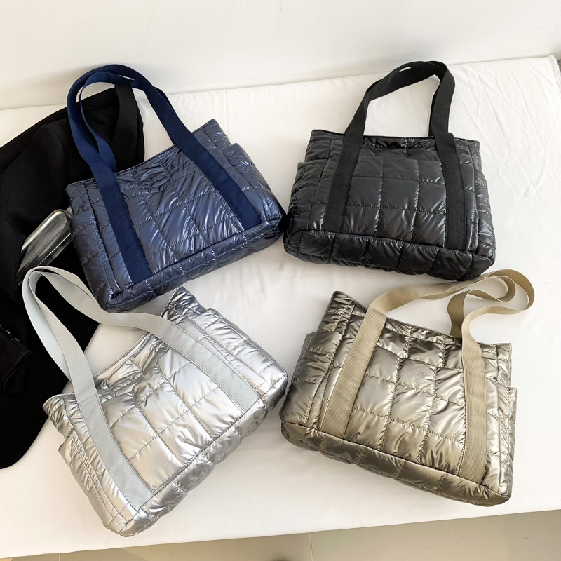 Cross-border stylish handbag, 2025 new style women's ins cotton jacket bag, trendy and fashionable embroidered thread large capacity single-shoulder bag Application Scenario