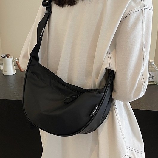 This is a popular and versatile single-shoulder bag for the new autumn and winter of 2024. It is a lightweight and simple single-shoulder bag with a wide shoulder strap and a dumpling bag for women Specification drawing