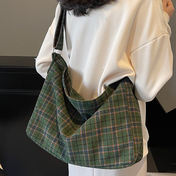 The 2025 new Korean casual and artistic checkered tote bag is a versatile large-capacity crossbody bag for female students' commuting to school Specification drawing