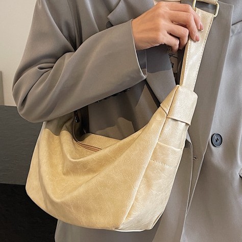 Autumn and winter retro large-capacity commuter bag 2024, laid-back style dumpling bag, fashionable and casual crescent bag, crossbody bag details Picture