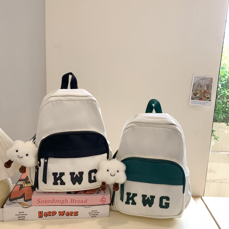 A new type of backpack for cross-border children's spring outing and study Tours, a lightweight backpack for boys, girls and primary school students Application Scenario