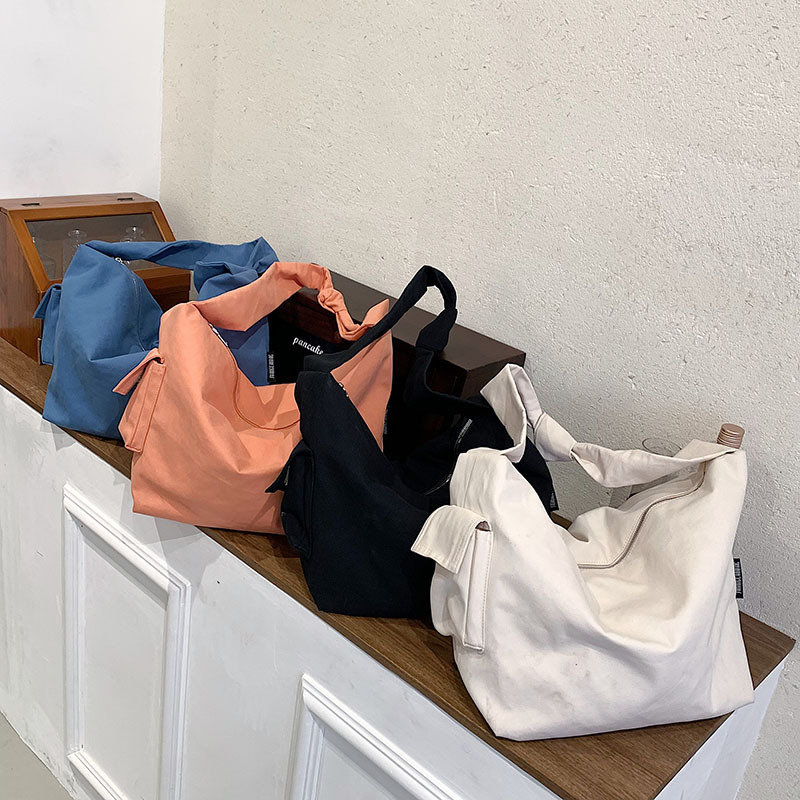 The 2022 new Japanese-style dumpling bag, fashionable and simple single-shoulder bag, artistic nylon fabric crossbody tote bag for women Application Scenario