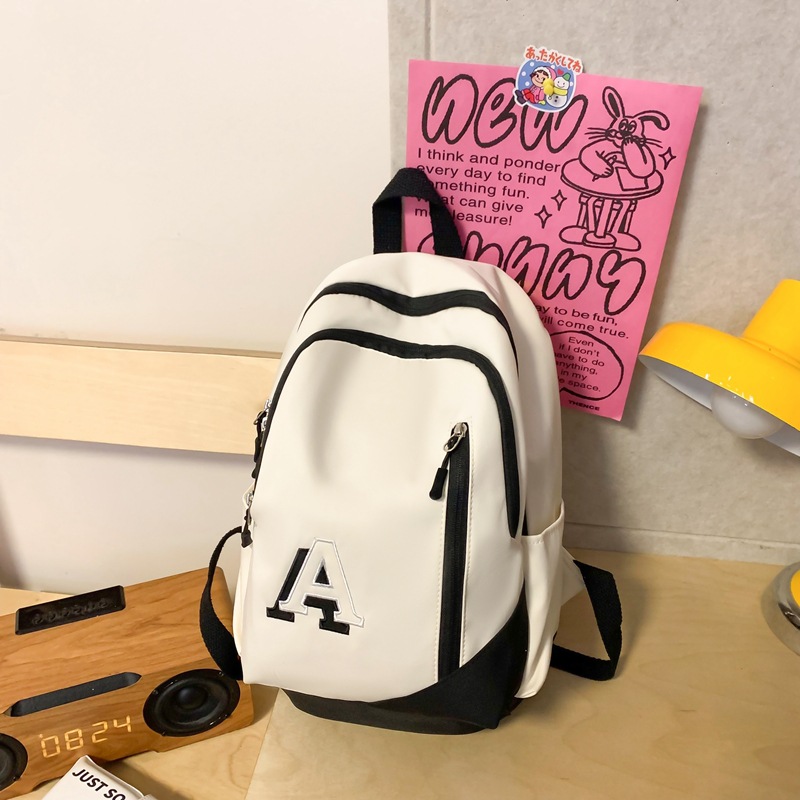Cross-border Korean version niche design for female junior high school and primary school students, high appearance level, large capacity travel backpack for outings Application Scenario