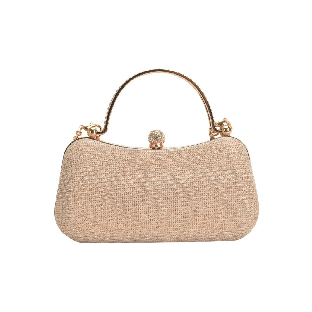 The 2023 new trendy women's bag is exquisitely textured and simple yet stylish. It's a small bag with a lock button and a single-shoulder chain crossbody Application Scenario