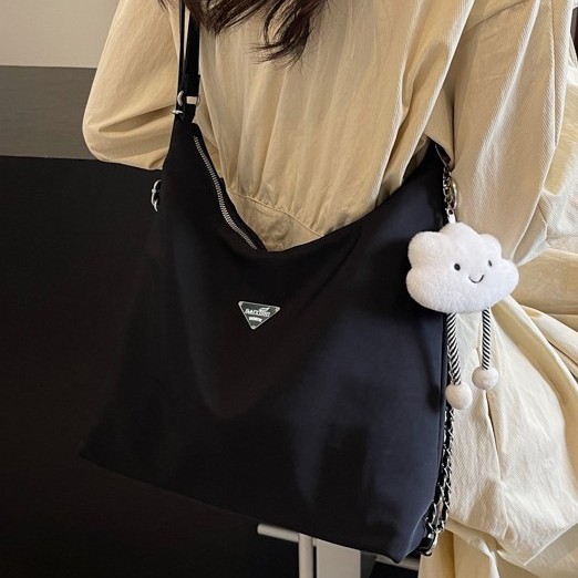 Nylon fabric large-capacity backpack for women, 2025 new style simple commuting single-shoulder bag, high-end multi-functional tote bag details Picture