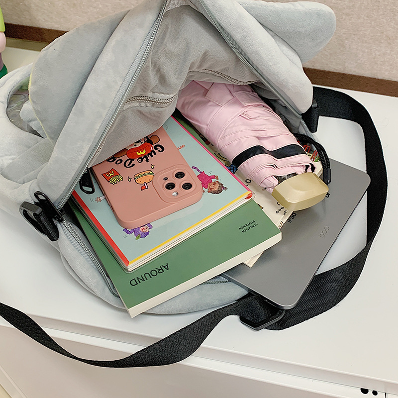 Children's fluffy backpack 2024 new autumn and winter fashion single-shoulder bag for female students, versatile and personalized smug pain bag Application Scenario