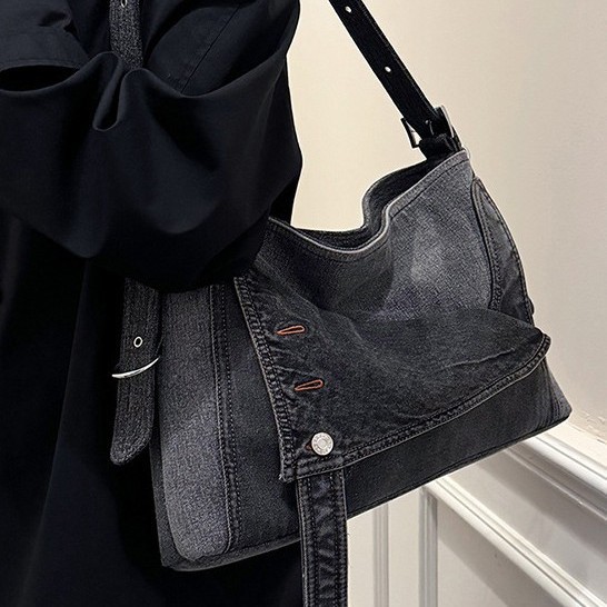 A trendy retro denim large-capacity bag for women's 2024 autumn/winter new commuter crossbody single-shoulder tote bag Specification drawing