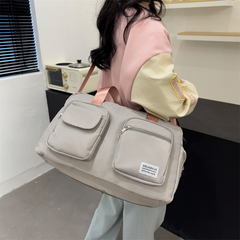 New cross-border large-capacity travel bags for men and women, portable bags for pregnant women waiting to give birth, outdoor sports, swimming and fitness bags Application Scenario