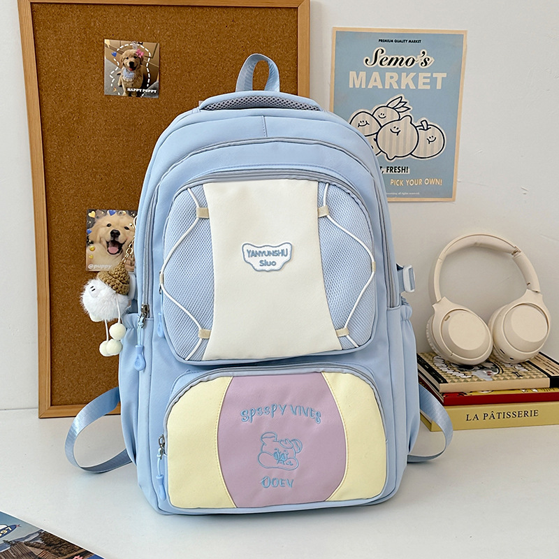 Teenage girl backpack, junior high school and senior high school schoolbag, cute waterproof Harajuku color-blocking backpack, spring outing and study tour bag Application Scenario