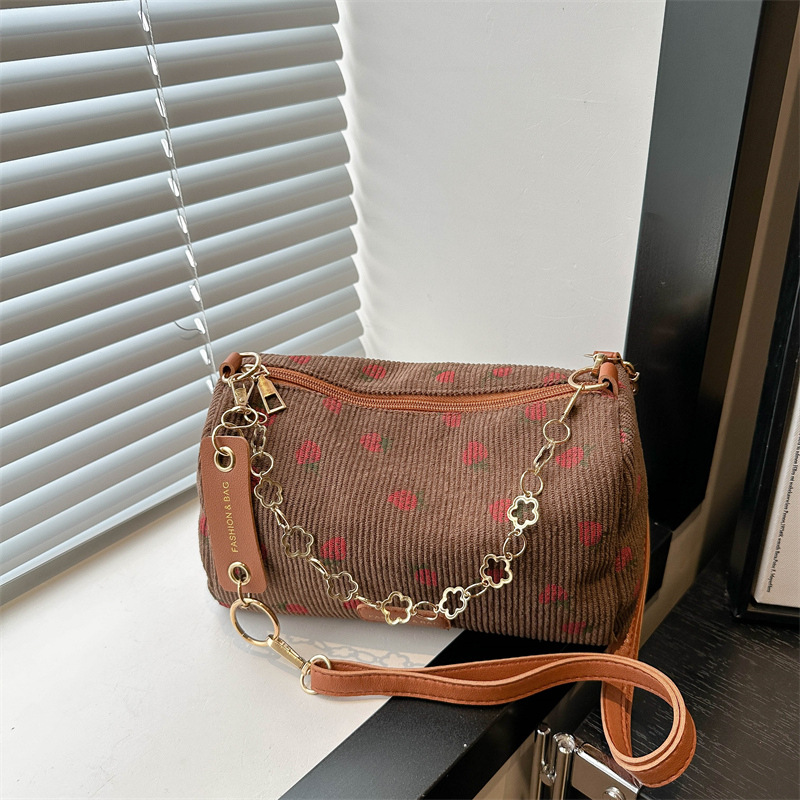 2024 New corduroy single-shoulder crossbody chain bag, fashionable and niche pillow bag, commuter underarm women's bag full figure