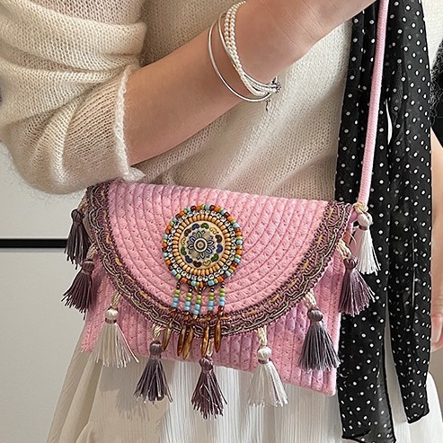 Spring new casual woven bag, straw woven bag, hand-held ethnic style niche crossbody bag, tassel texture single-shoulder bag full figure