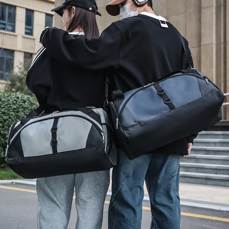 Large-capacity luggage bag, simple and casual storage bag for going out, dry and wet separation, hand-held business trip crossbody travel bag Application Scenario