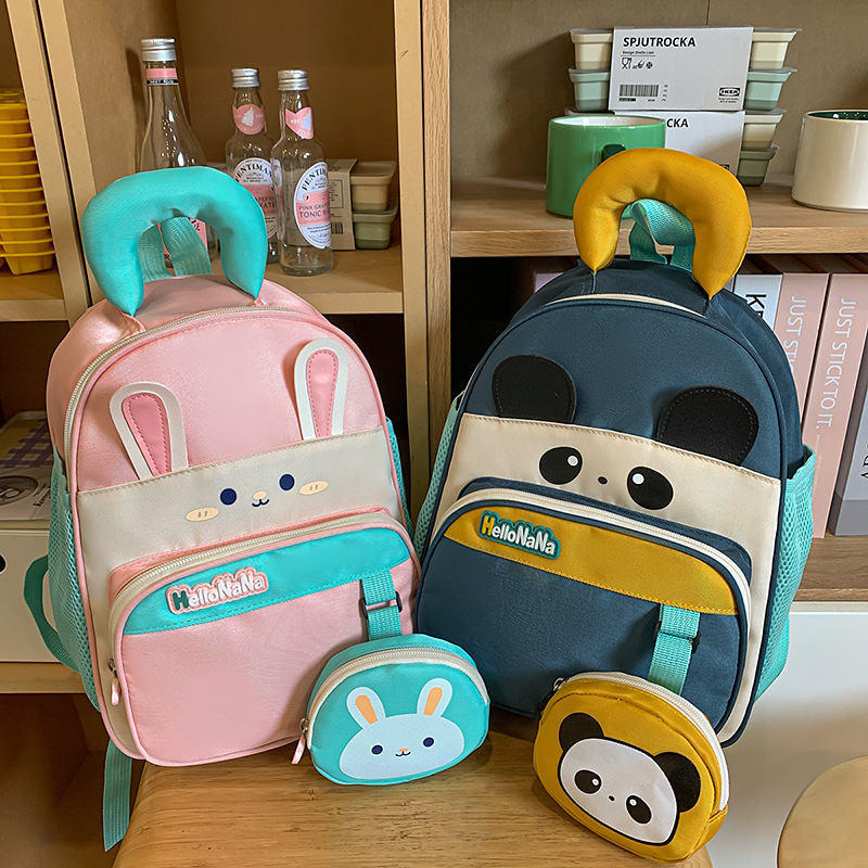 Kindergarten schoolbags for boys and girls in the senior class, cartoon children's backpacks, 3-5 years old children's travel backpacks for export Application Scenario