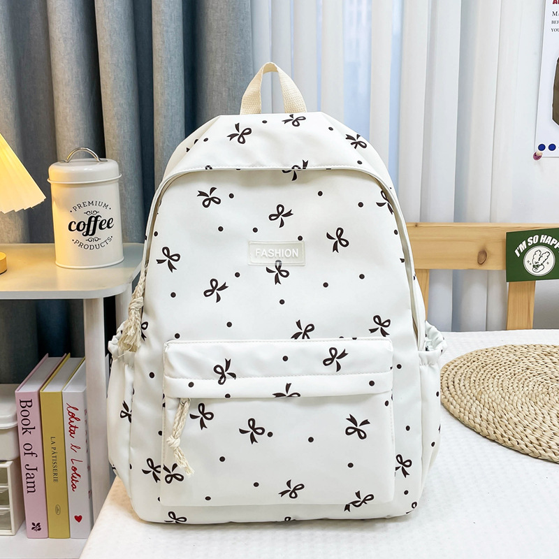 Travel backpack for girls, fresh and large capacity 2025 new cartoon cute and fashionable backpack, trendy bow bag Application Scenario