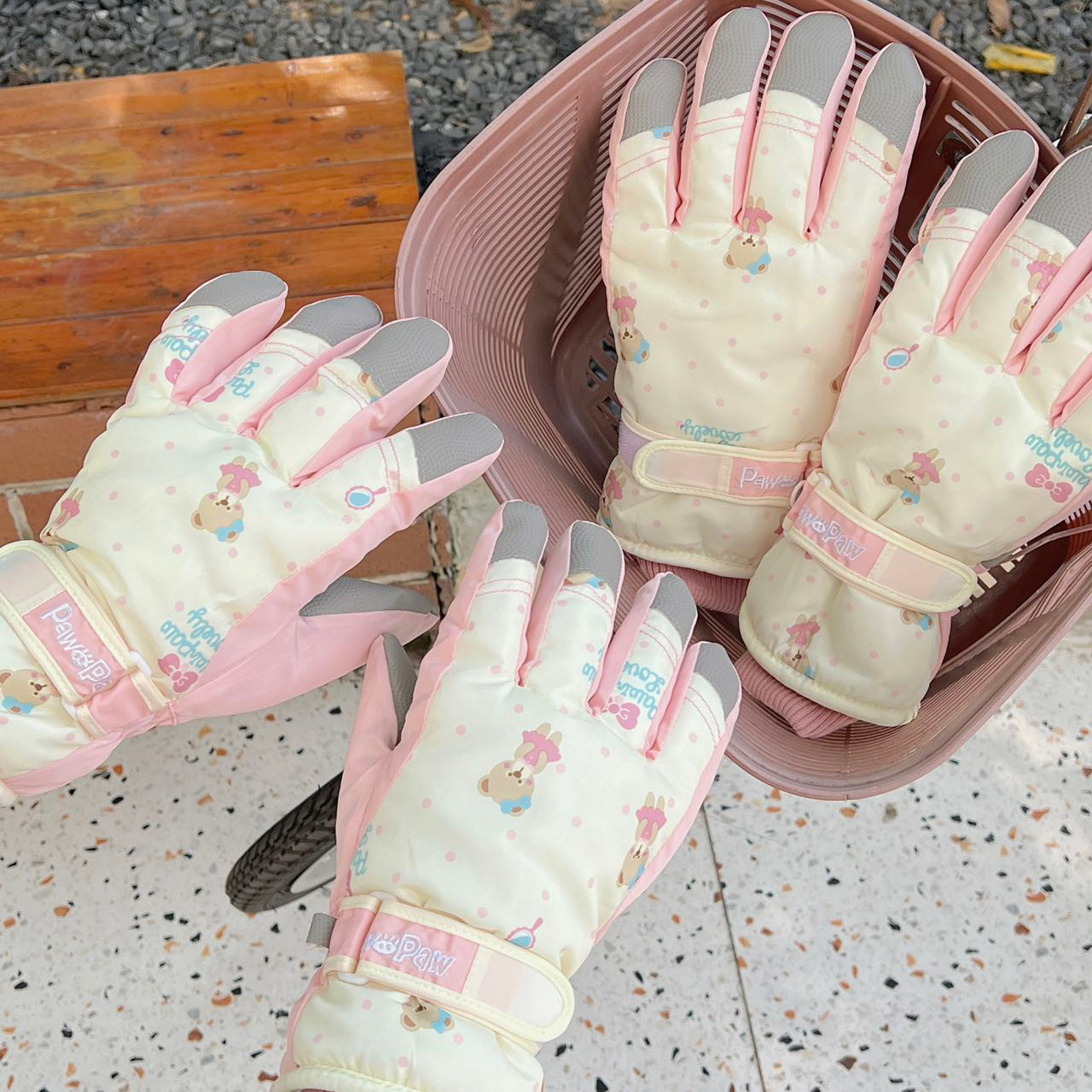 Korean version soft girl ski gloves, cute little bear winter warm fleece anti-slip outdoor windproof cycling five-finger gloves full figure