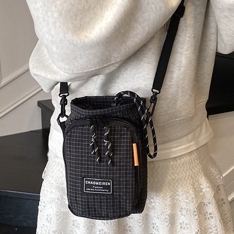 Cross-border nylon fabric small square bag 2025 new style lightweight crossbody bag, casual and versatile sports single-shoulder bag, mobile phone bag full figure