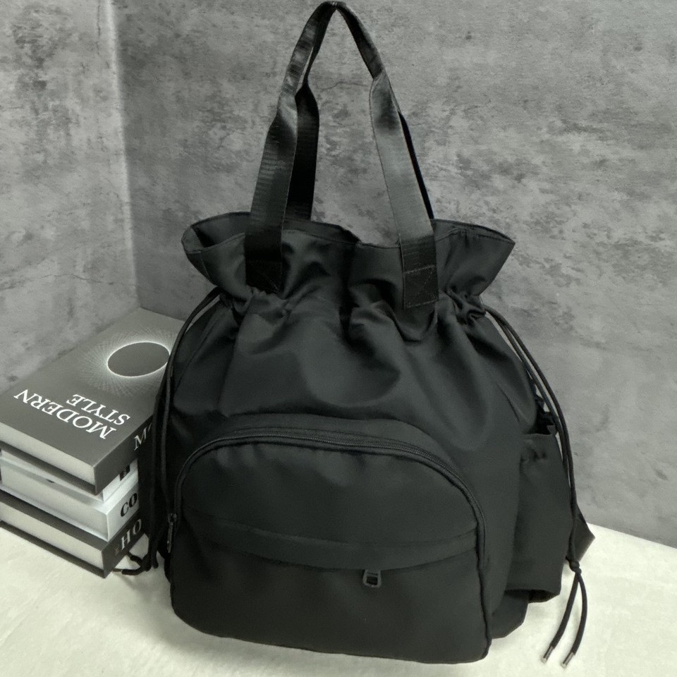 The super popular bags of 2025 are lightweight and suitable for spring and summer. They are women's style, light luxury, niche, large capacity, and offer a high-end feel for business trips and travels Application Scenario