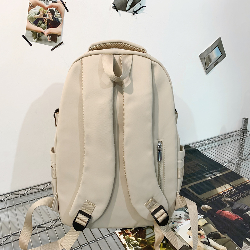 A lightweight and simple schoolbag for junior high school students, a versatile backpack for college students, and a large-capacity, lighter-load backpack for high school students Specification drawing
