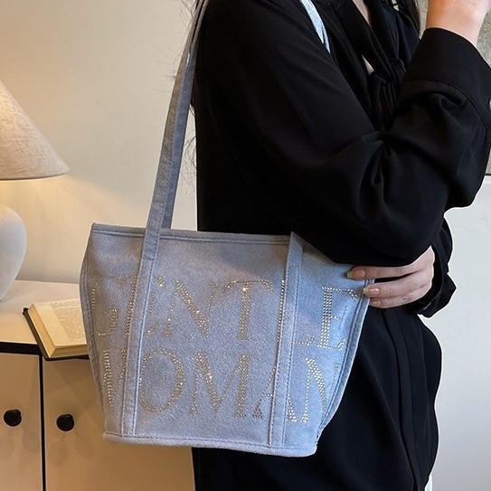 Large-capacity bag for women, spring and summer, casual and high-end, 2025 new versatile sequined fabric bag, fashionable letter-shaped tote bag full figure