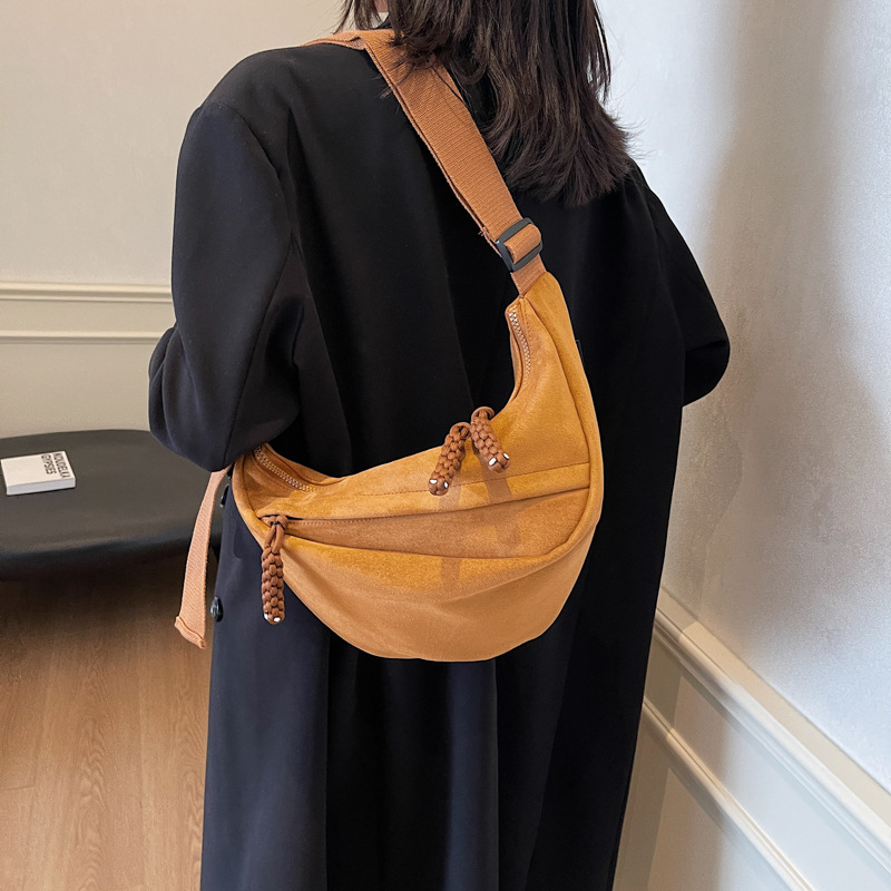 Large-capacity dumpling bag for women, 2024 new model student commuting single-shoulder underarm bag, versatile, casual and sporty crossbody bag details Picture