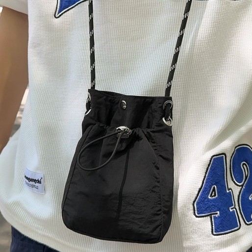 A new minimalist style mobile phone bag for women, a light and thin Japanese and Korean drawstring canvas small bag, versatile mini single-shoulder crossbody coin purse details Picture