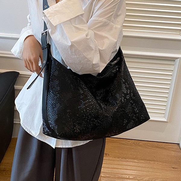 This year, the "Little Chanel Style sequined handbag" is in vogue. It's a new cross-border Korean fashion and laid-back single-shoulder crossbody bag for 2025 Specification drawing