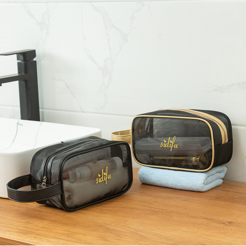 Korean-style mesh hand-held storage toiletries and makeup bag, large-capacity travel transparent bag, portable and breathable toiletries storage bag Application Scenario