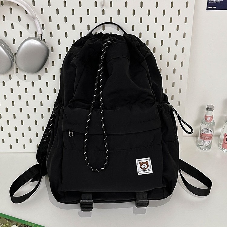 A new 2024 women's color-blocking ins lightweight, sporty, drawstring outdoor hiking bag with a large capacity and drawstring opening for travel Application Scenario