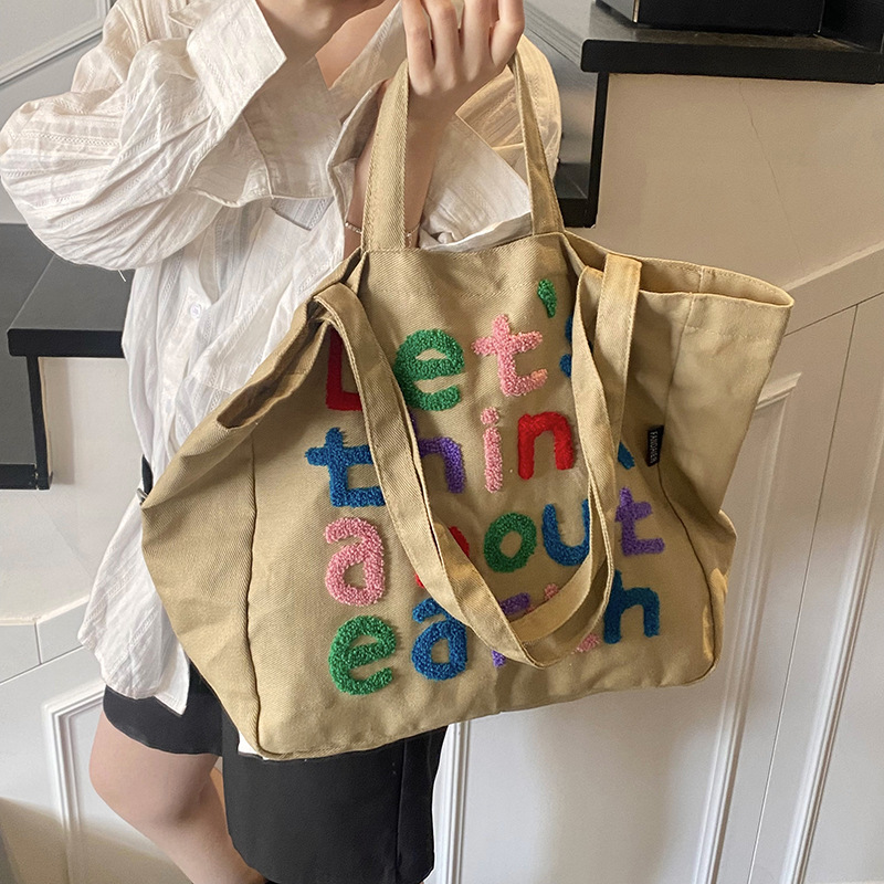 The 2025 new high-appearance, large-capacity commuter tote bag for women, a trendy single-shoulder bag with colorful letters, and a versatile underarm bag full figure