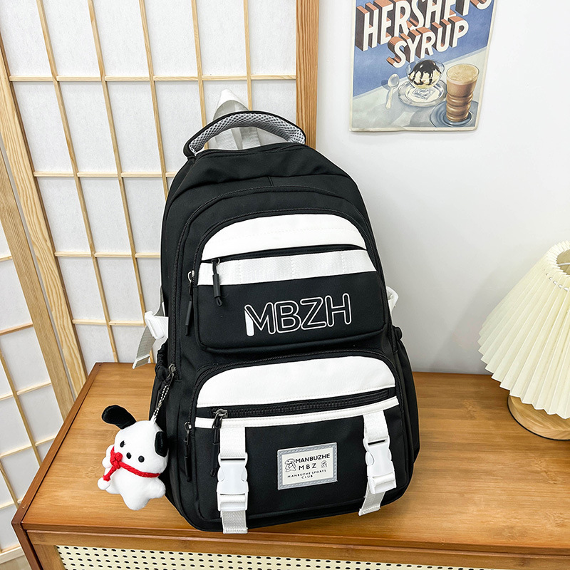 The new schoolbag is a large-capacity backpack for girls in junior and senior high school, and a color-matched backpack for students in grades three to six of primary school Application Scenario