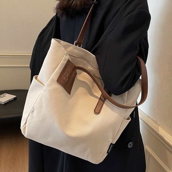 Tote bag, a large-capacity single-shoulder bag for commuting, versatile for hand-carry commuting, and a laid-back autumn and winter single-shoulder underarm bag full figure