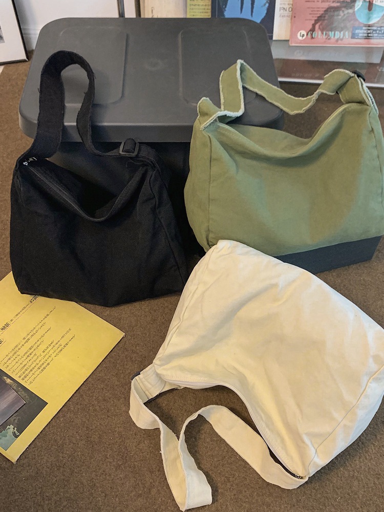 Japanese-style washed canvas single-shoulder bag for women, 2024 new ins solid color, simple and retro, casual crossbody bag for college students Application Scenario