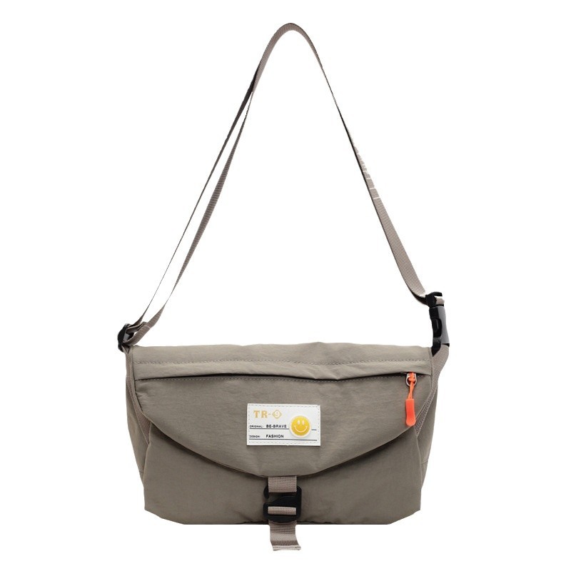 Single-shoulder outdoor crossbody bag with a sense of design, large-capacity underarm bag, trendy student simple commuting bag, casual backpack Item Picture