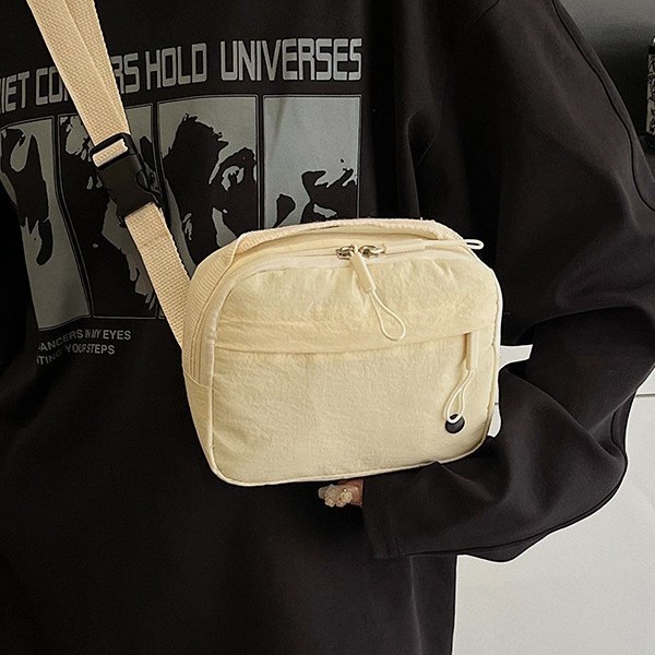 Japanese-style lightweight hand-held small square bag, simple solid color student single-shoulder crossbody bag, sporty and casual chest bag, mobile phone waist bag Application Scenario