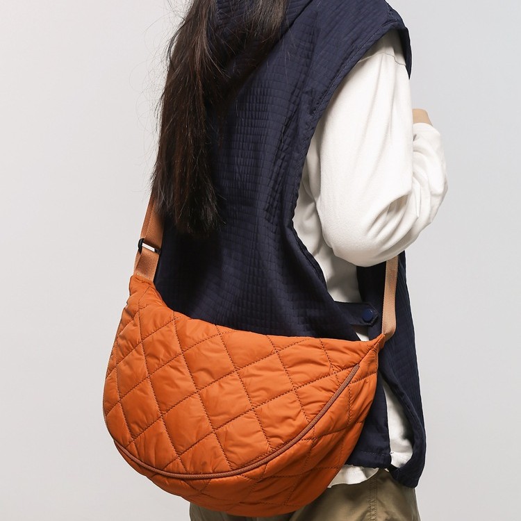 2024 new cotton-padded jacket, diamond-shaped dumpling bag, large-capacity single-shoulder crossbody bag, cloud bag, lightweight crescent bag details Picture