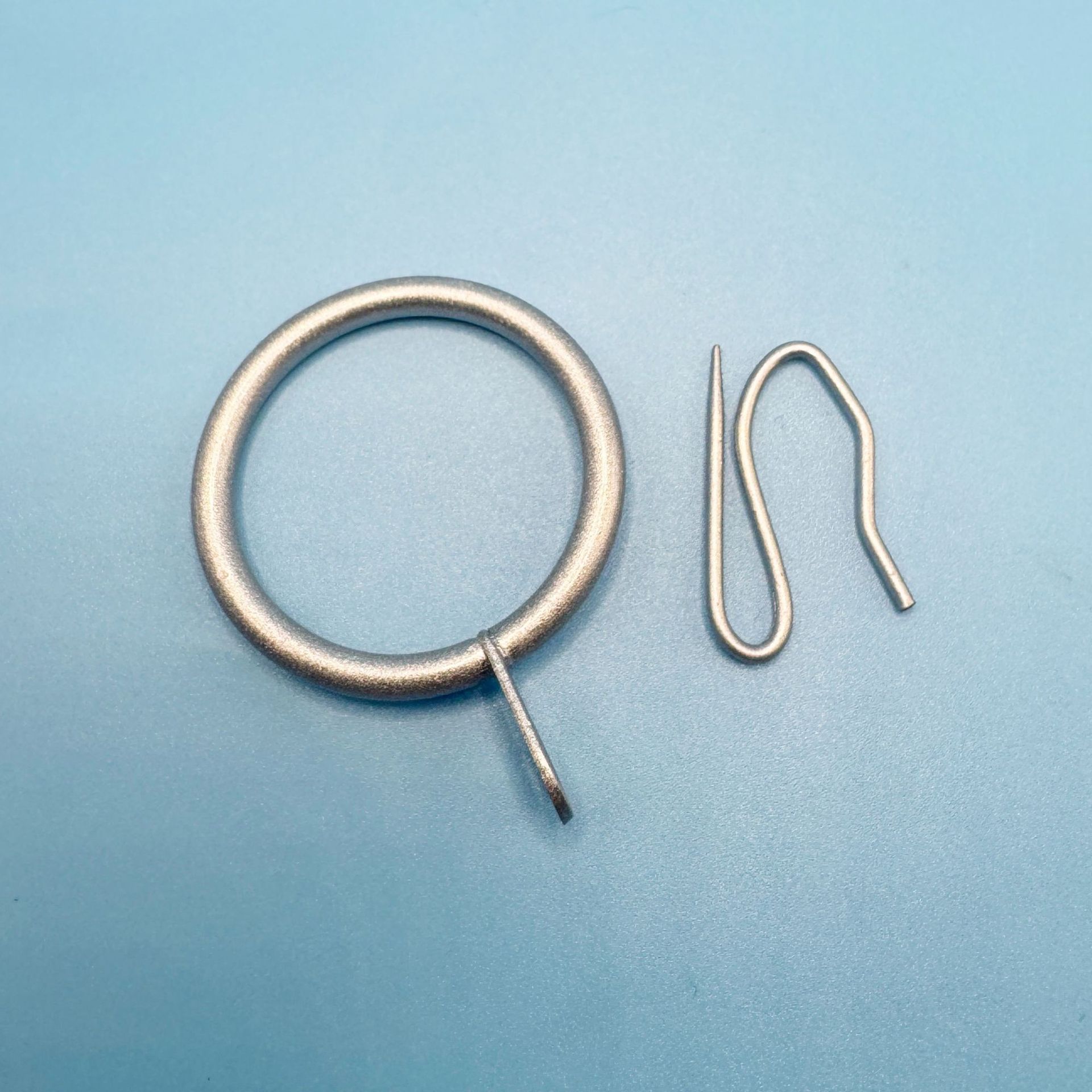 Cross-border curtain circular metal lifting rings, curtain rings, plastic curtain hooks, curtain hook accessories, pointed hooks Application Scenario