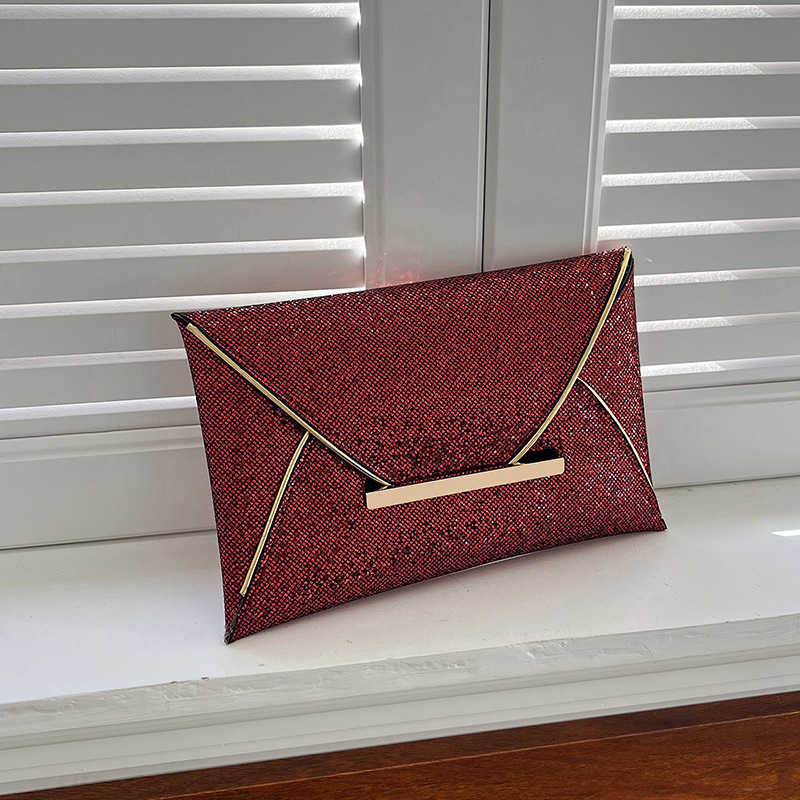 A stylish and shiny clutch bag for the autumn of 2024, a trendy solid-color personalized envelope bag in Europe and America, a niche evening bag full figure