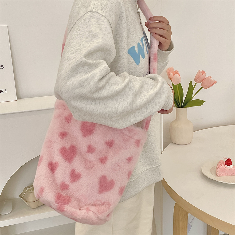 410261 Autumn and Winter New style love single-shoulder handbag, large capacity bucket bag, plush hand-carried underarm crossbody bag Application Scenario